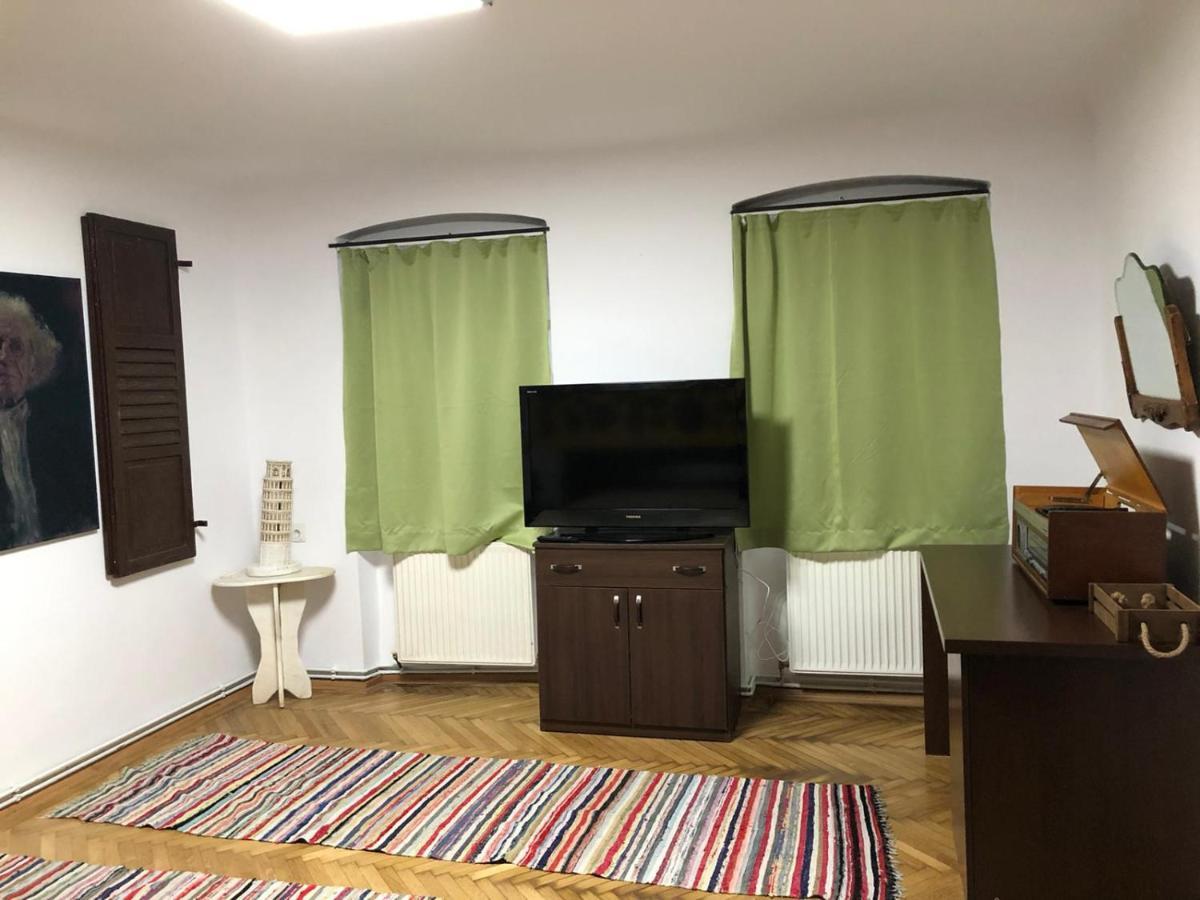 Garsoniera Centru Brasov Apartment Bagian luar foto