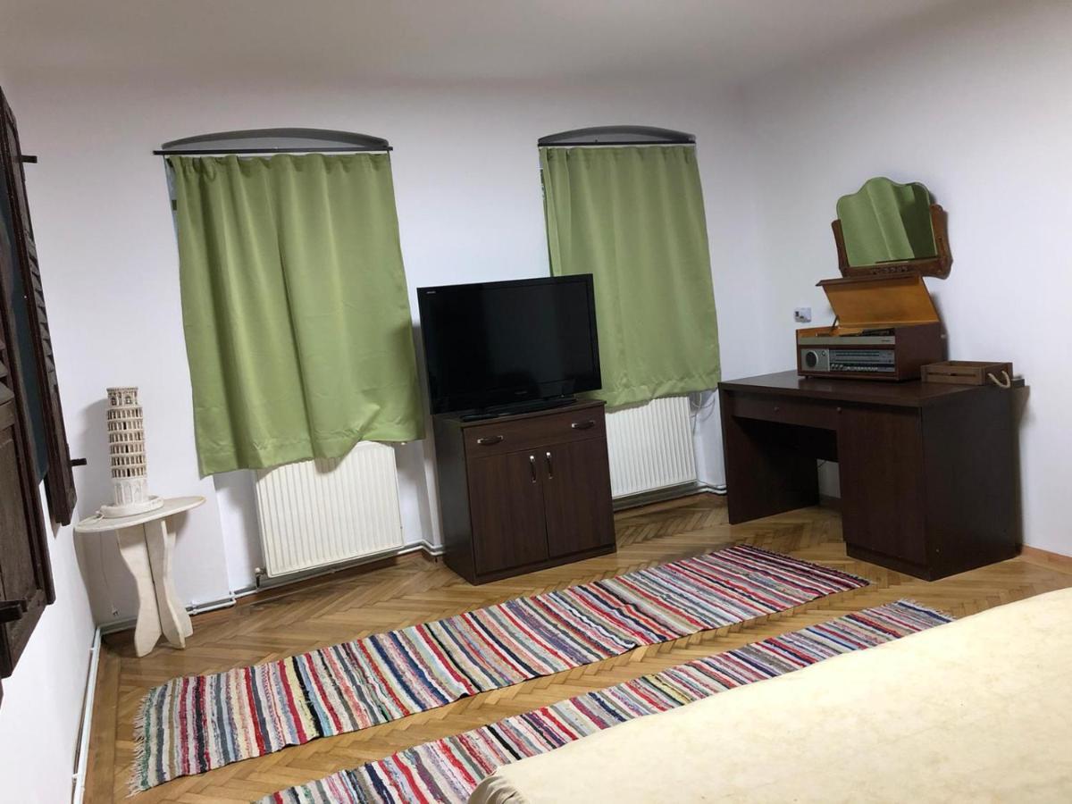 Garsoniera Centru Brasov Apartment Bagian luar foto